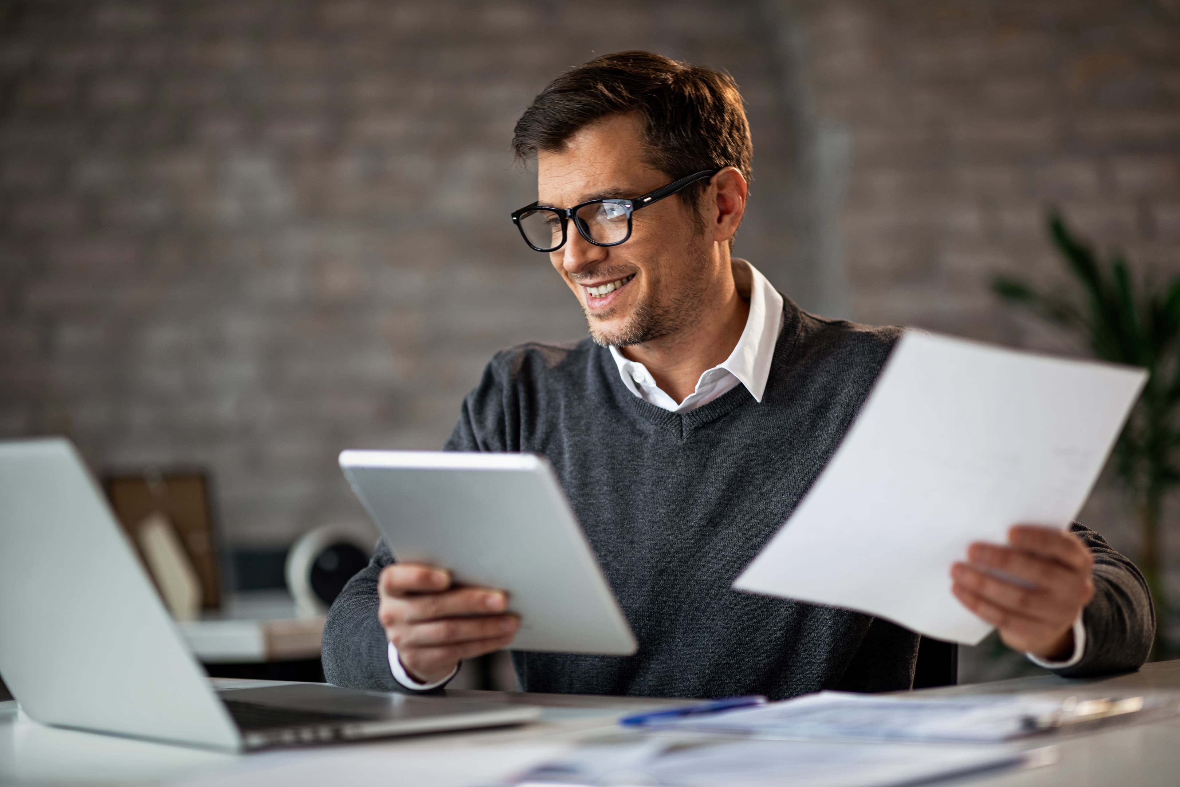 Profesional usando ValidaFianza
